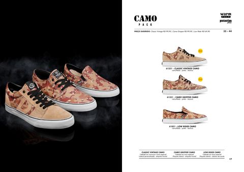 Duas páginas do catálogo. À esquerda, fundo preto com neblina e três tênis camuflados em tom de areia. À direita, a página Camo Pack com três tênis camuflados empilhados, com código e nome do modelo, e texto de materiais ao pé.
